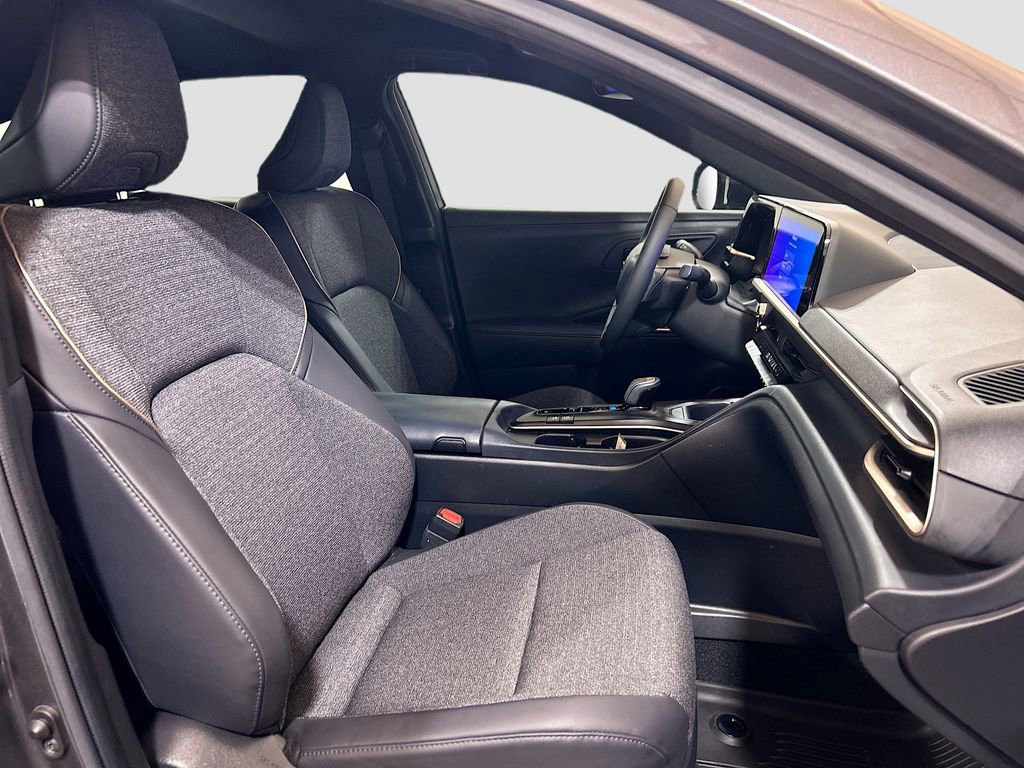 Used 2023 Toyota Crown XLE image 25