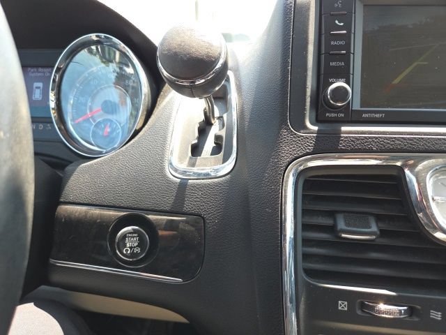 Used 2012 Chrysler Town & Country Touring-L w/ Driver Convenience Group FWD image 16
