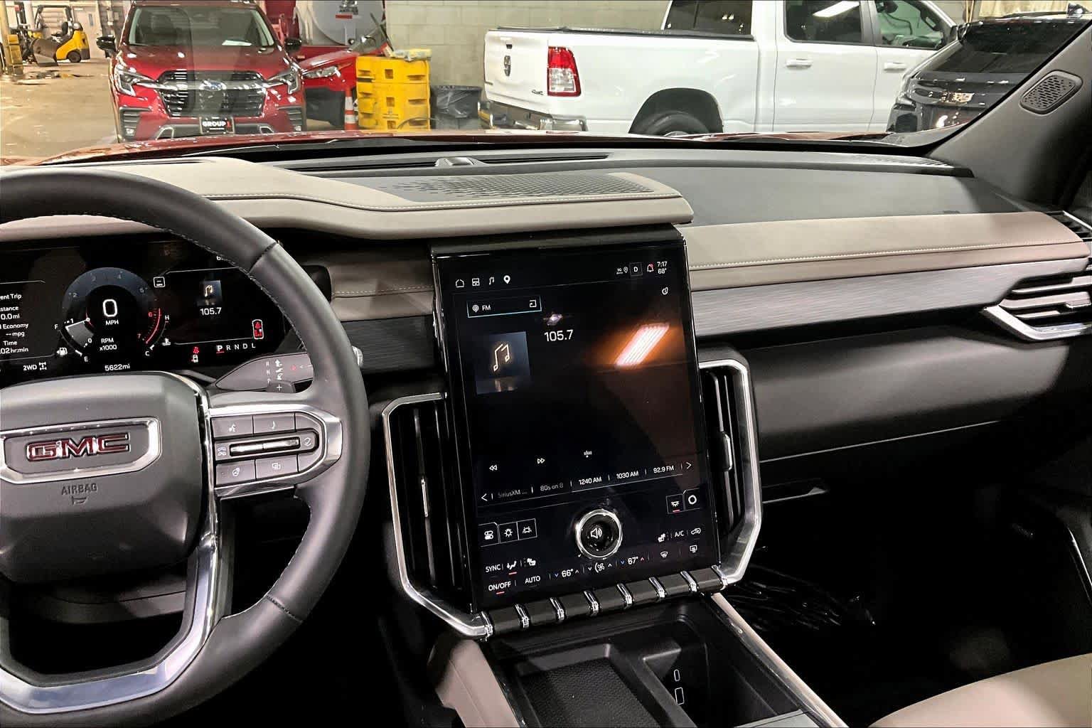 Used 2026 GMC Acadia Elevation w/ Elevation Premium Package image 7