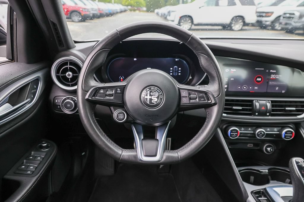 Used 2024 Alfa Romeo Giulia Ti AWD/4WD image 8