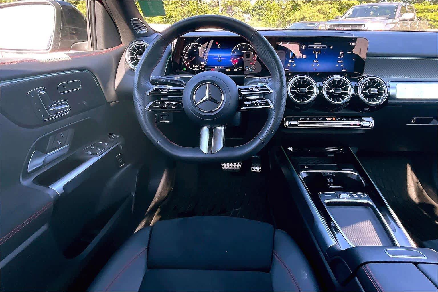 Used 2025 Mercedes-Benz GLB 250 image 6