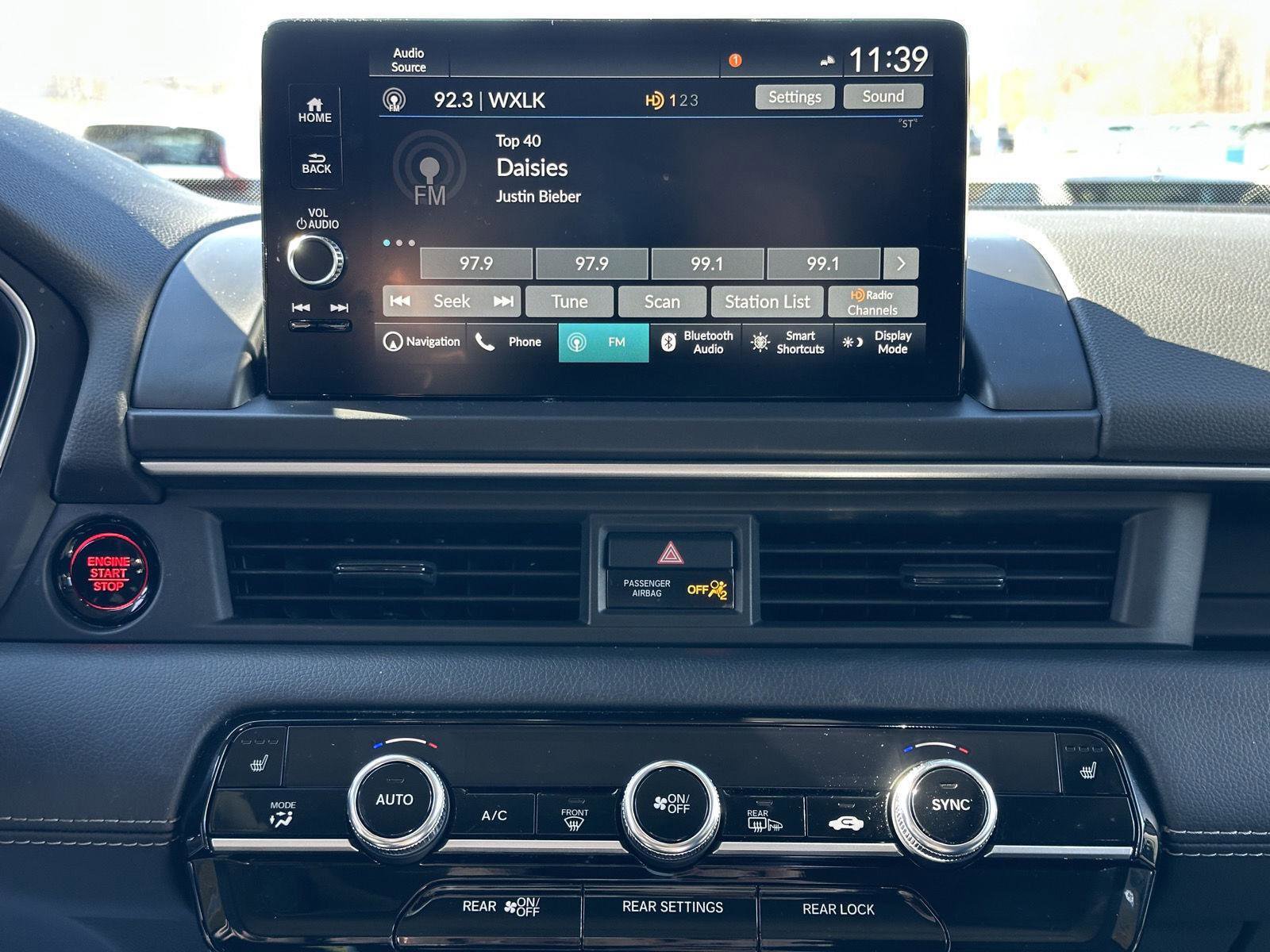 Certified 2025 Honda Pilot Touring image 23