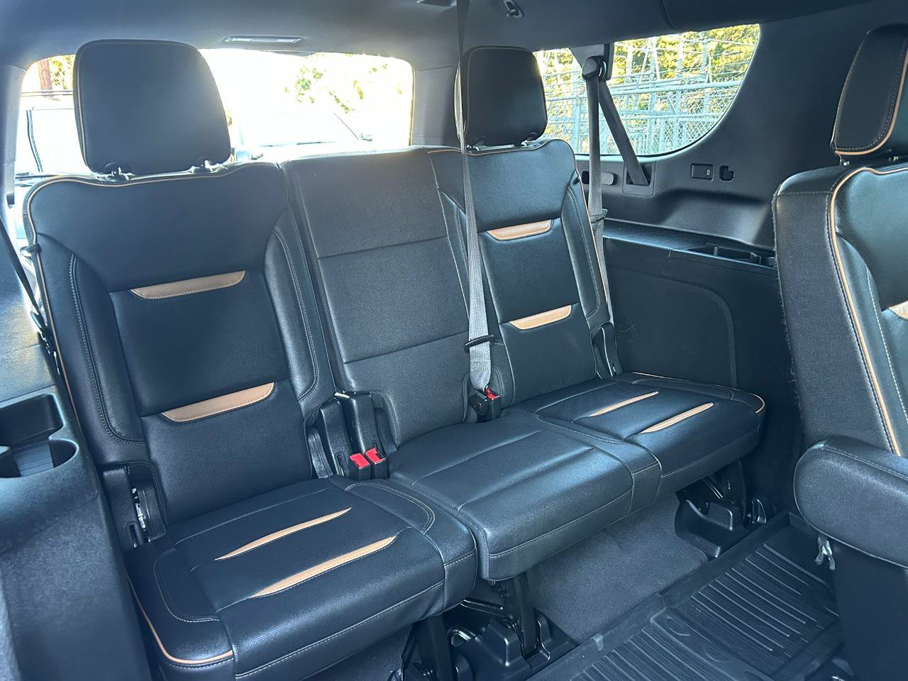Used 2024 GMC Yukon XL AT4 w/ Technology Package AWD/4WD image 19