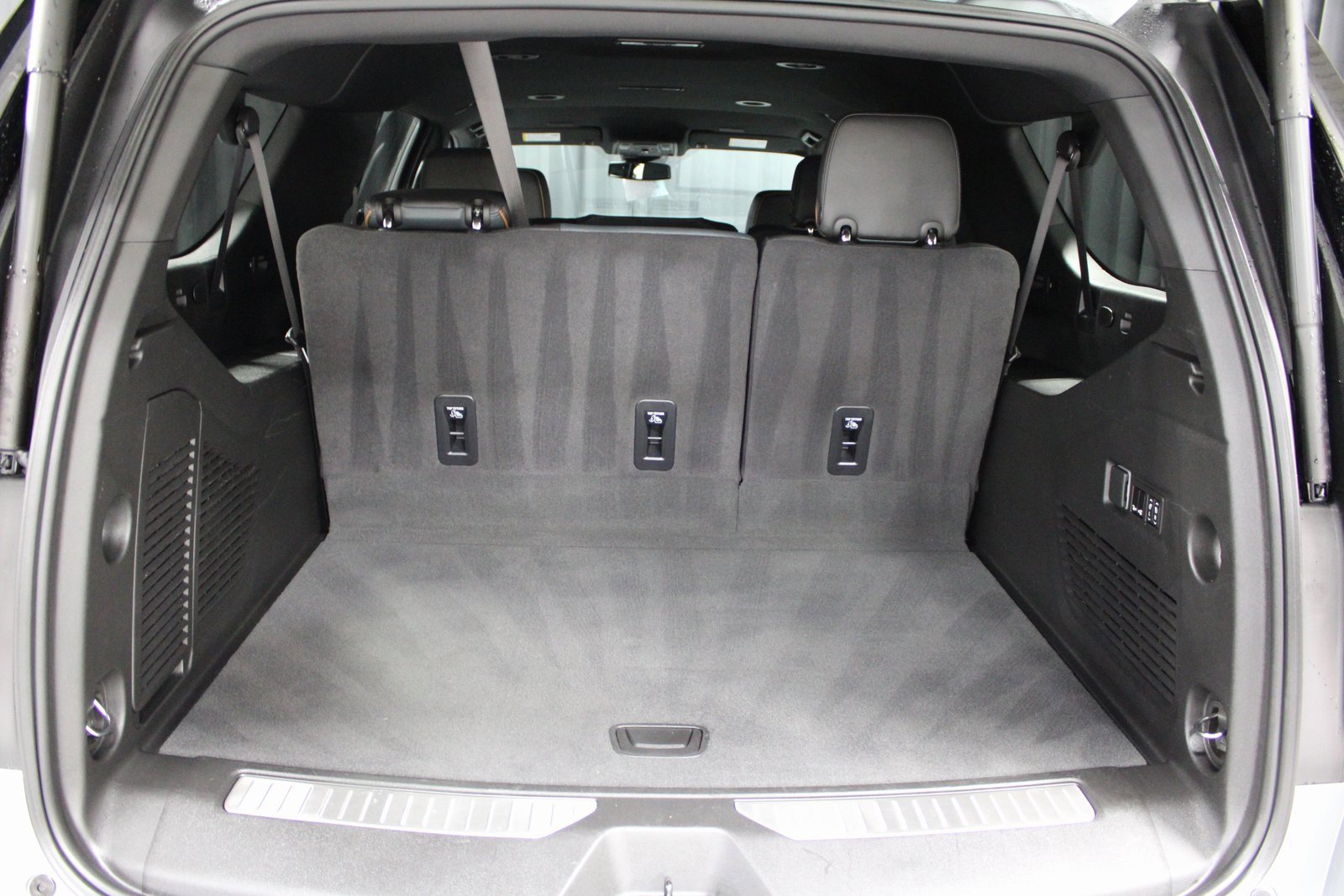 Used 2025 GMC Yukon XL AT4 w/ Premium Trailering Package image 17