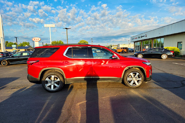 Used 2022 Chevrolet Traverse LT w/ LT Premium Package AWD/4WD image 32