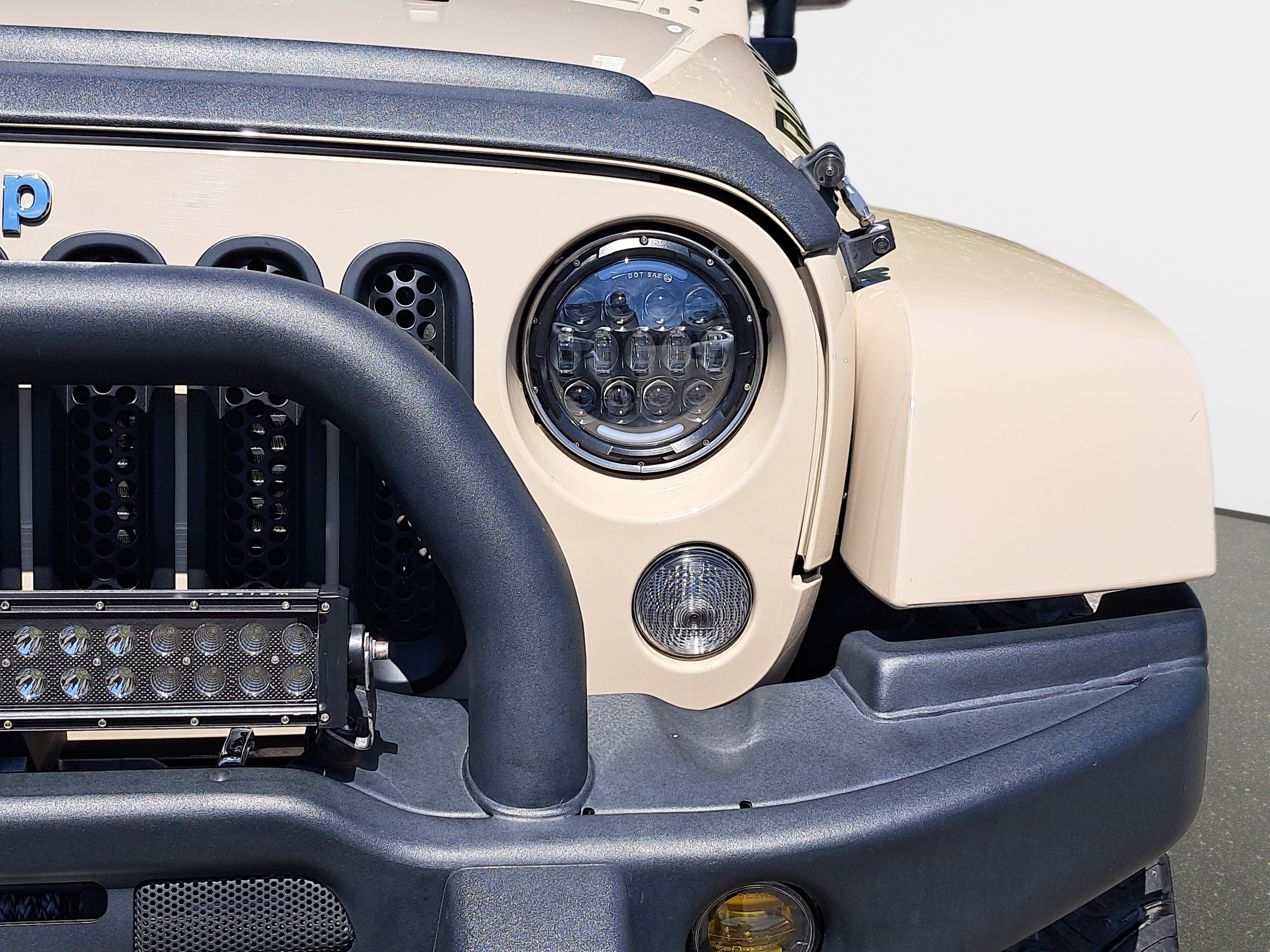 Used 2016 Jeep Wrangler Unlimited Rubicon w/ Connectivity Group image 28