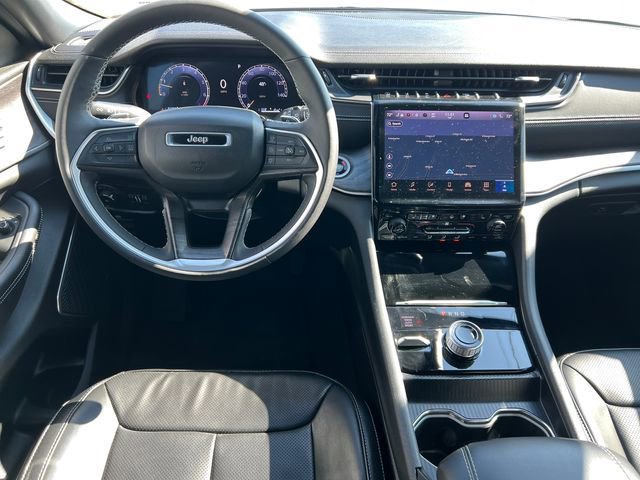 Used 2024 Jeep Grand Cherokee L Limited w/ Luxury Tech Group II image 3