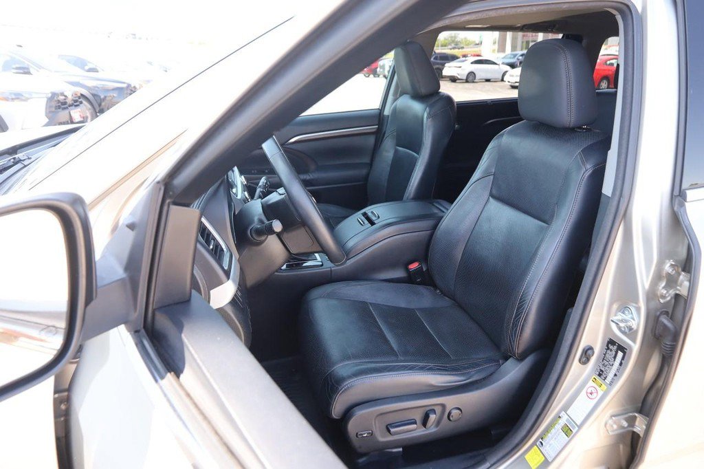 Used 2014 Toyota Highlander Limited AWD/4WD image 9