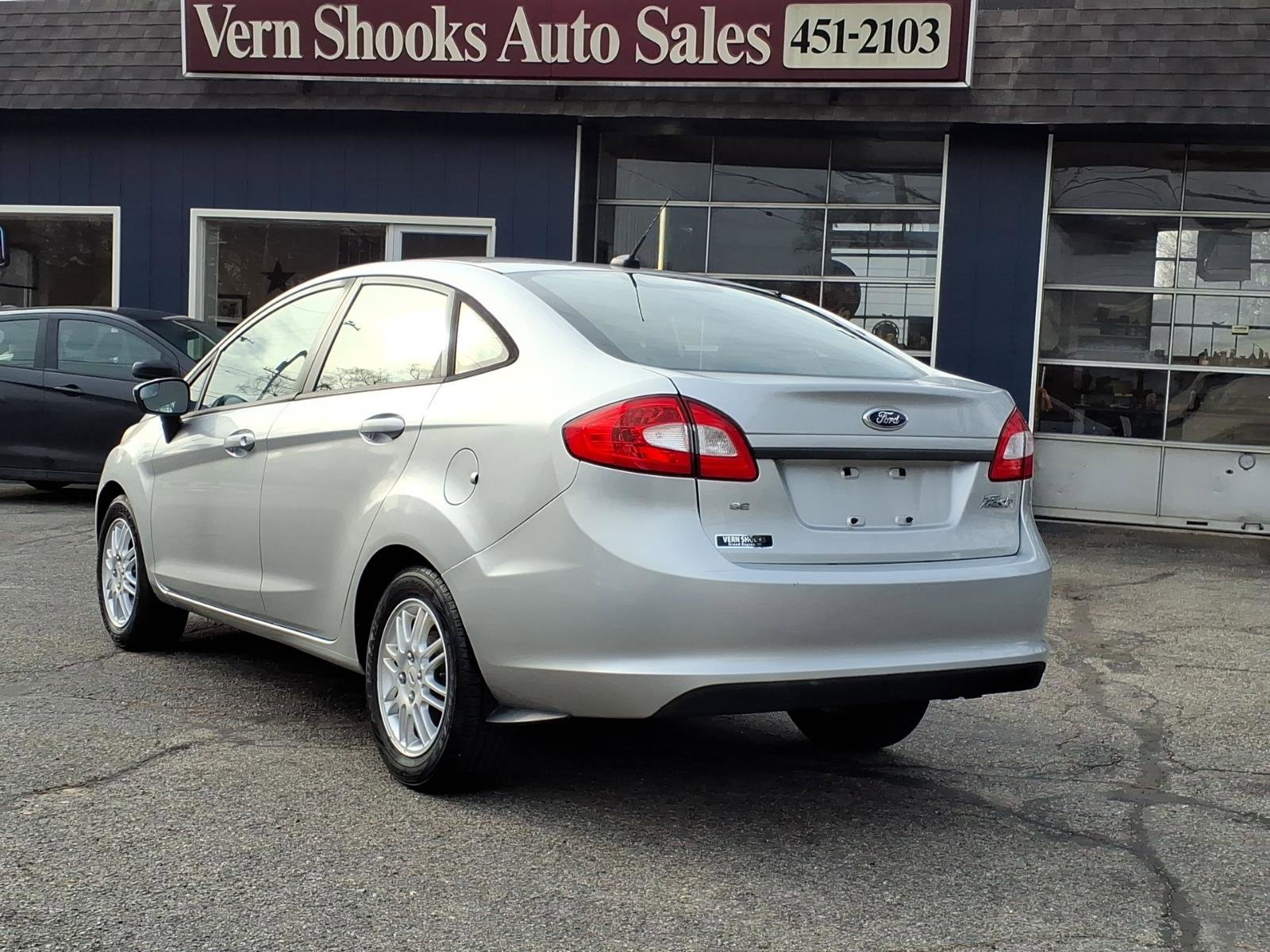 Used 2012 Ford Fiesta SE image 2