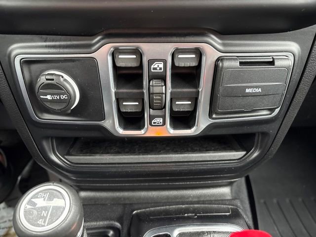 Used 2020 Jeep Wrangler Unlimited Sahara image 19