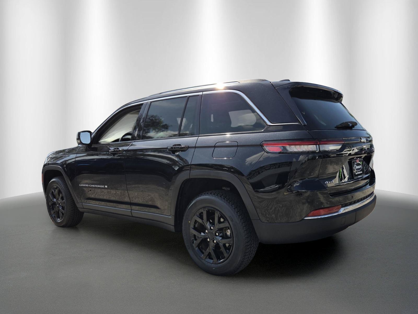 Used 2022 Jeep Grand Cherokee Limited AWD/4WD image 5