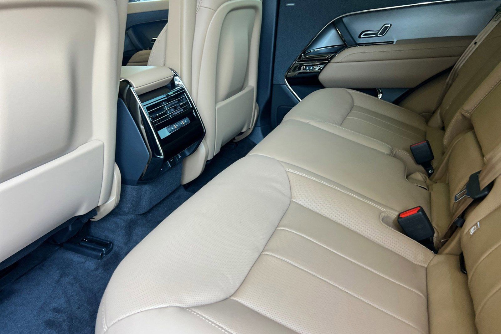 New 2026 Land Rover Range Rover Sport SE AWD/4WD image 20