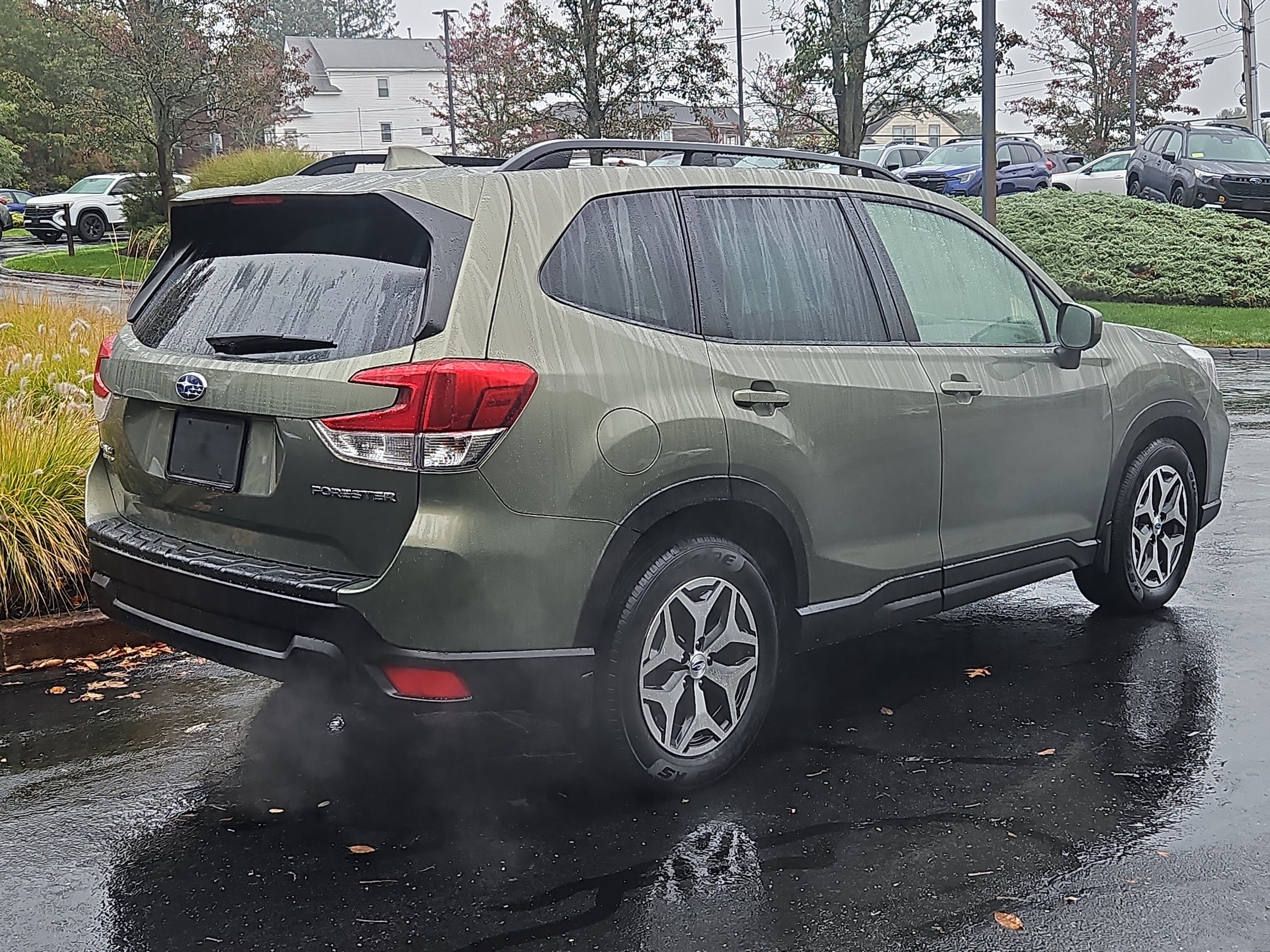 Used 2021 Subaru Forester Premium AWD/4WD image 2