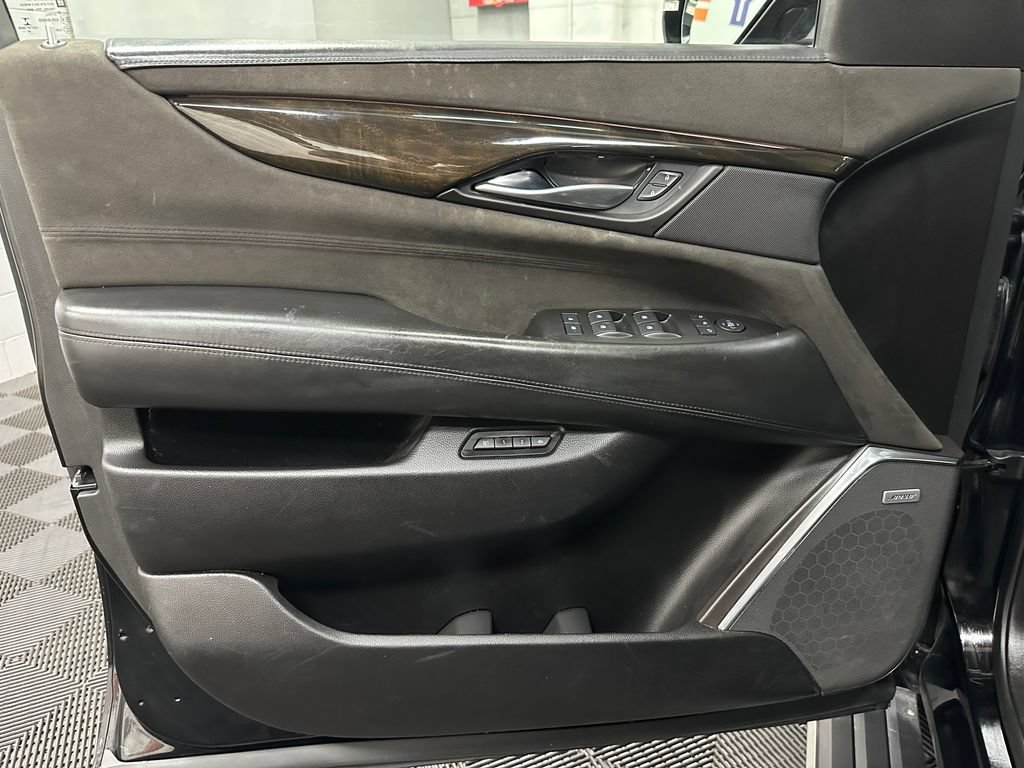 Used 2017 Cadillac Escalade Platinum AWD/4WD image 16