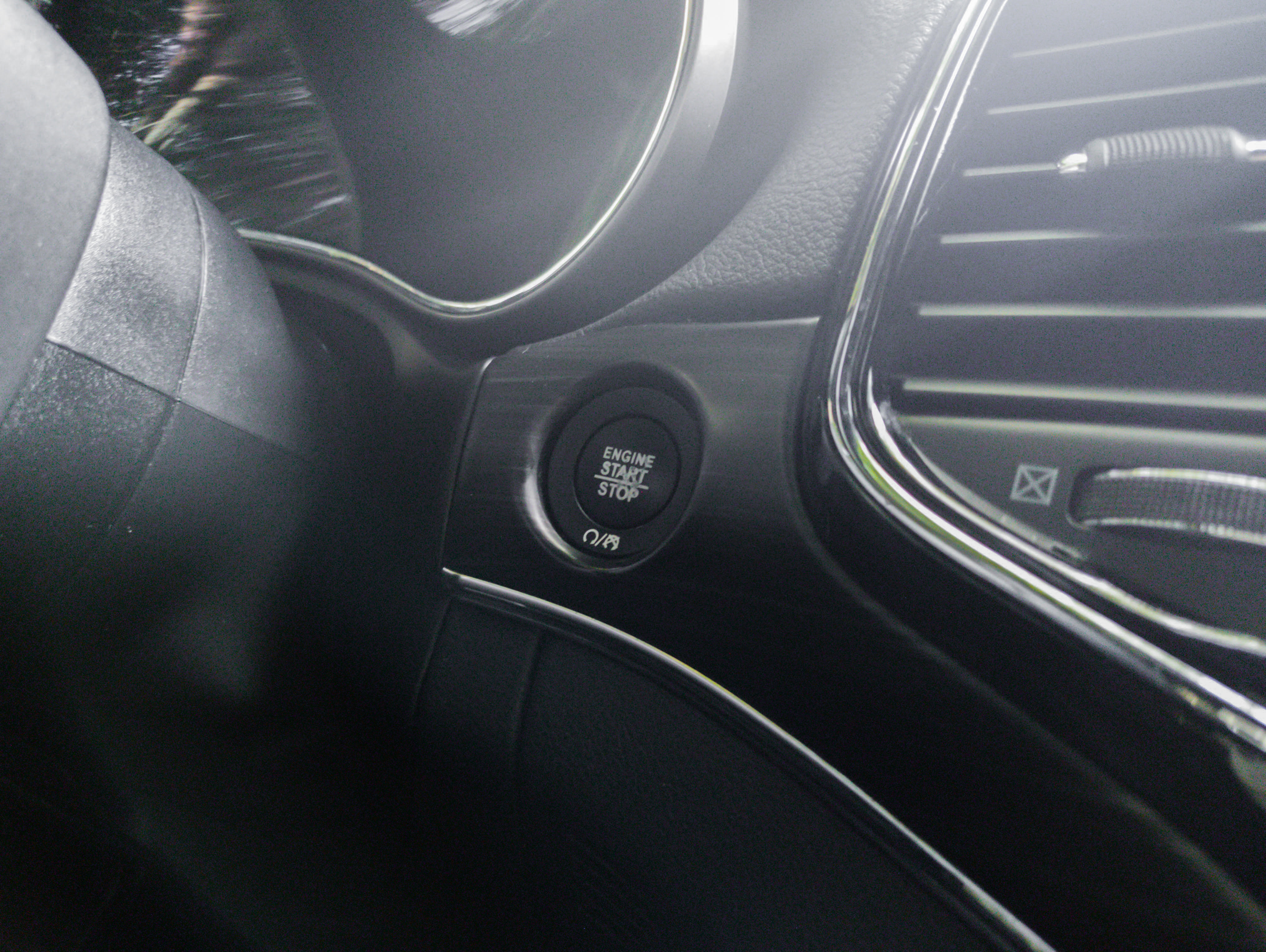 Used 2019 Jeep Grand Cherokee Limited w/ Luxury Group II image 9