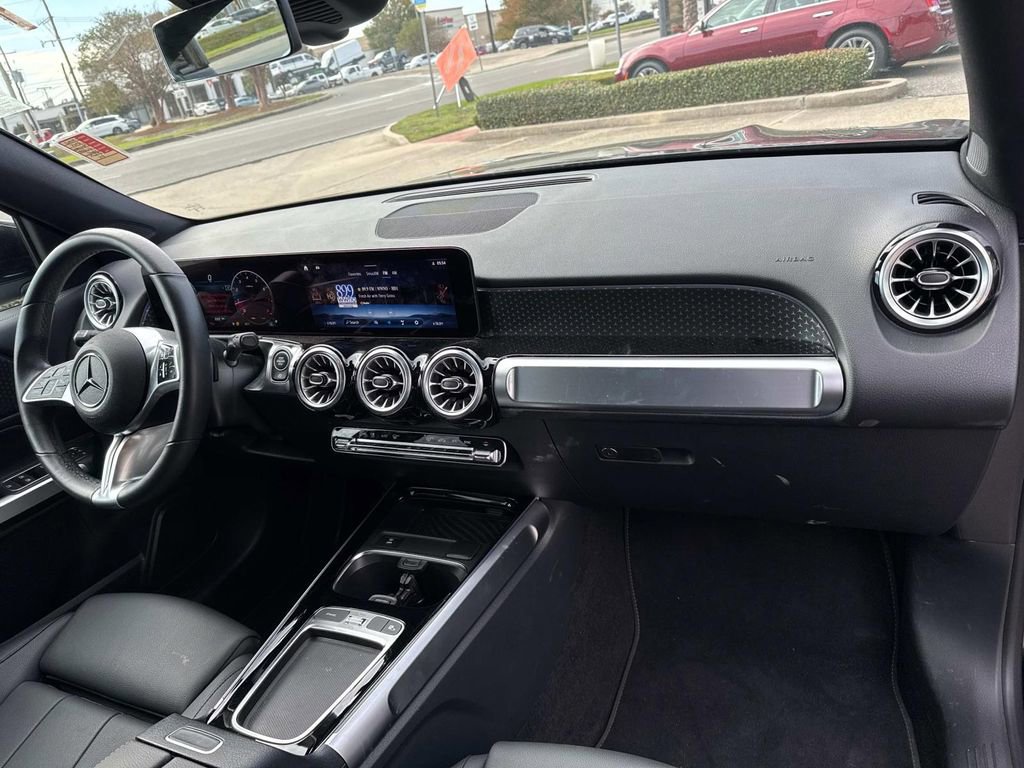 Used 2024 Mercedes-Benz GLB 250 image 12