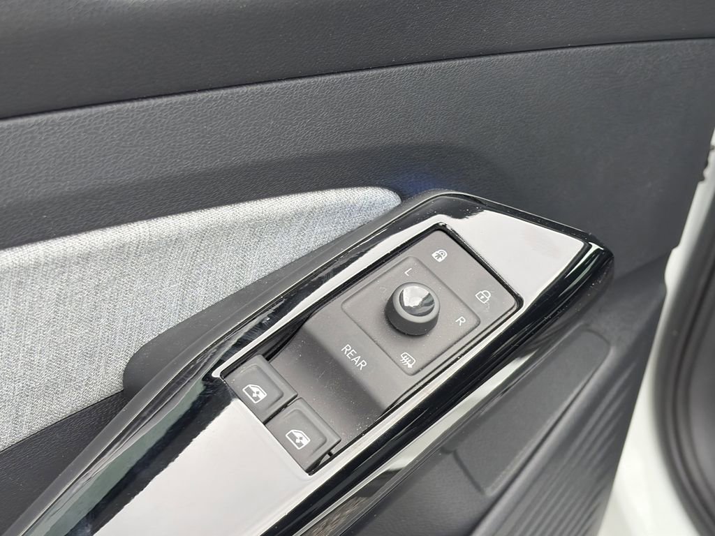 Used 2023 Volkswagen ID.4 Pro image 27