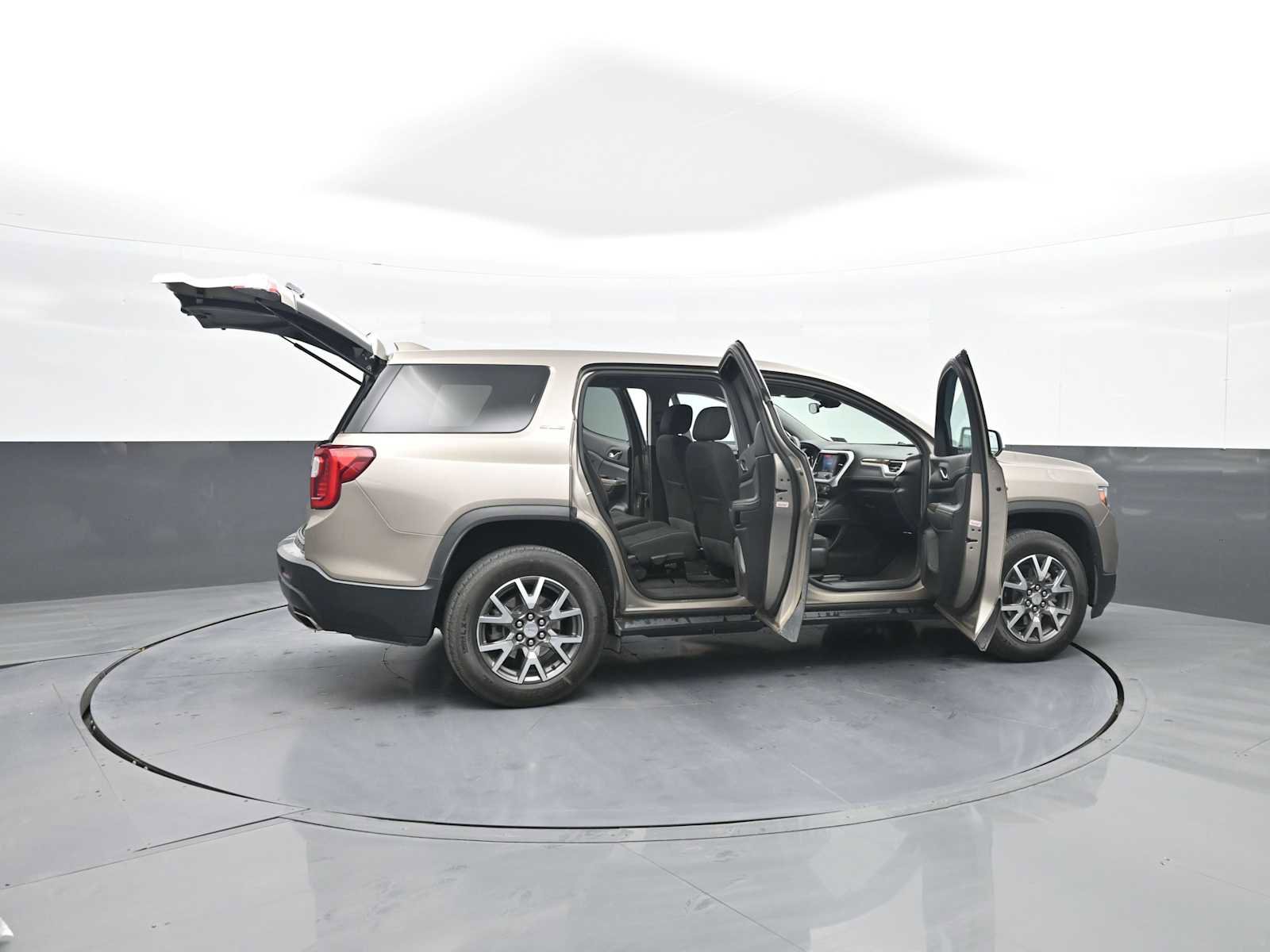 Used 2023 GMC Acadia SLE image 46