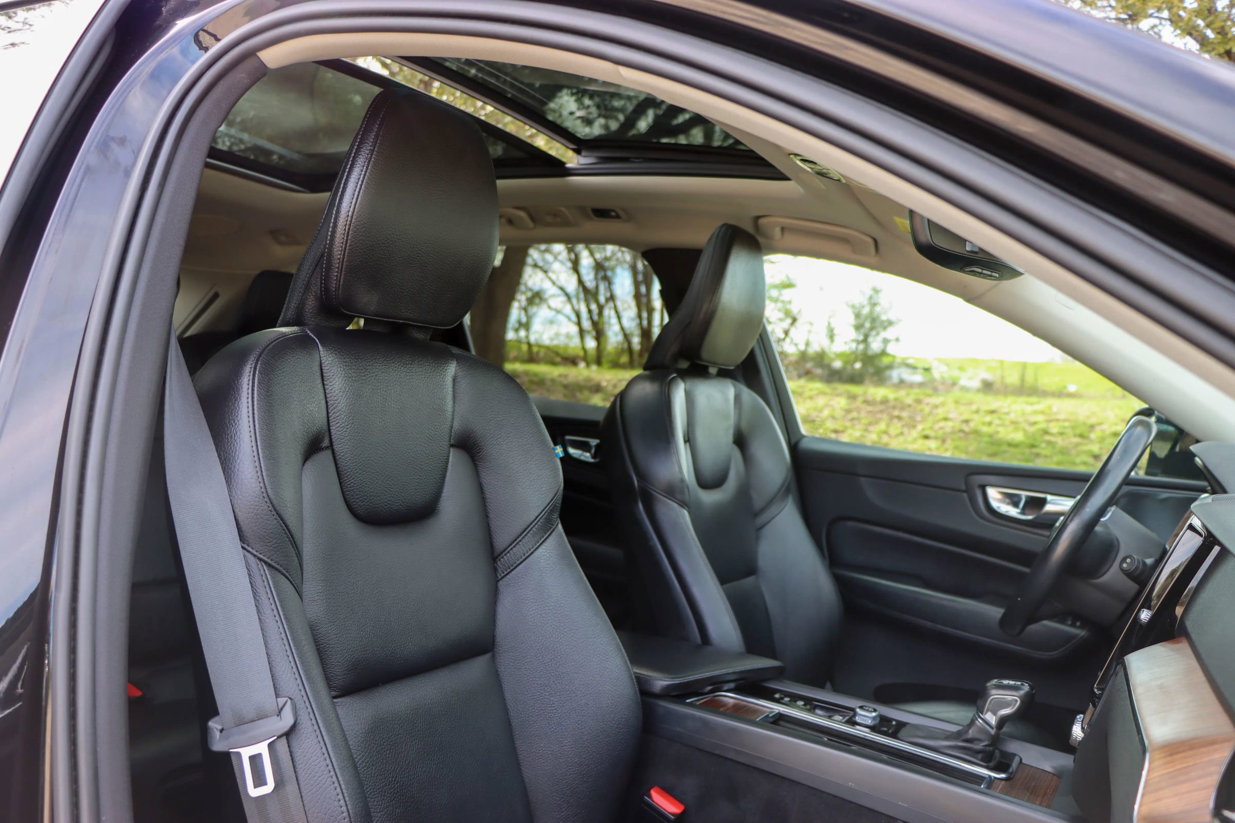 Used 2021 Volvo XC60 T6 Momentum w/ Premium Package AWD/4WD image 21