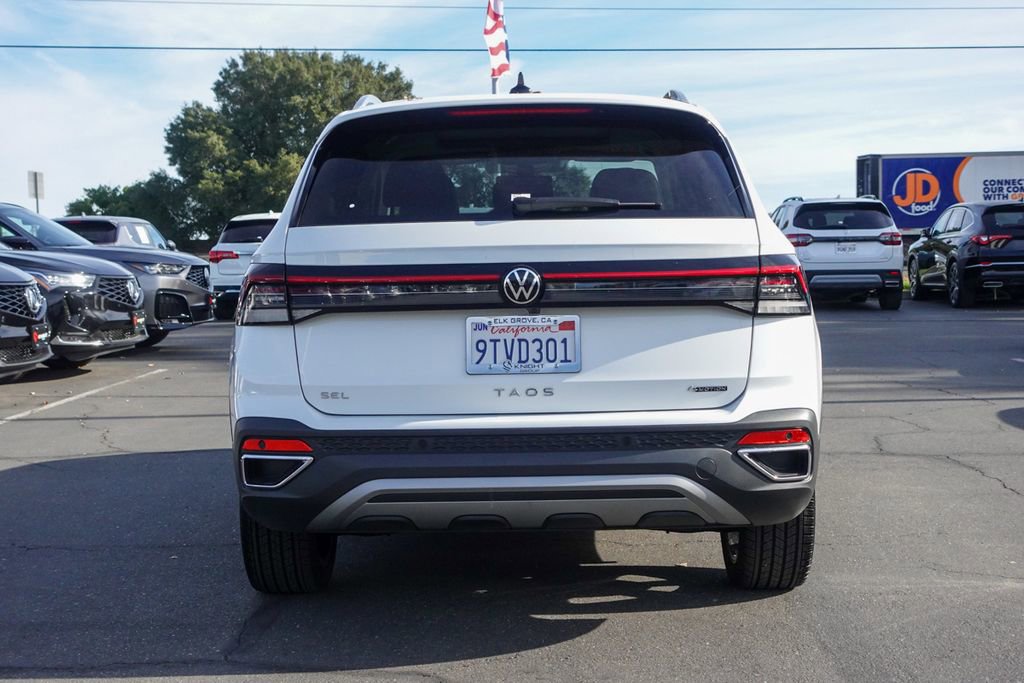 Certified 2025 Volkswagen Taos SEL image 7