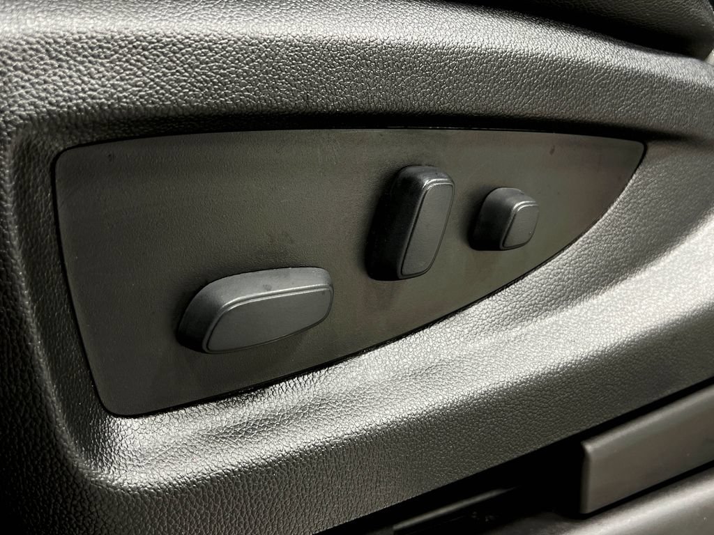 Used 2018 Chevrolet Tahoe LT w/ LT Signature Package AWD/4WD image 19