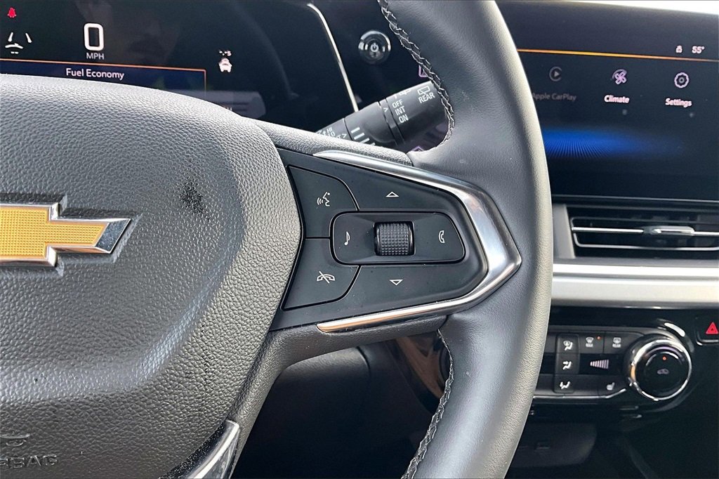 Used 2024 Chevrolet Trax LT w/ Sunroof Package image 13