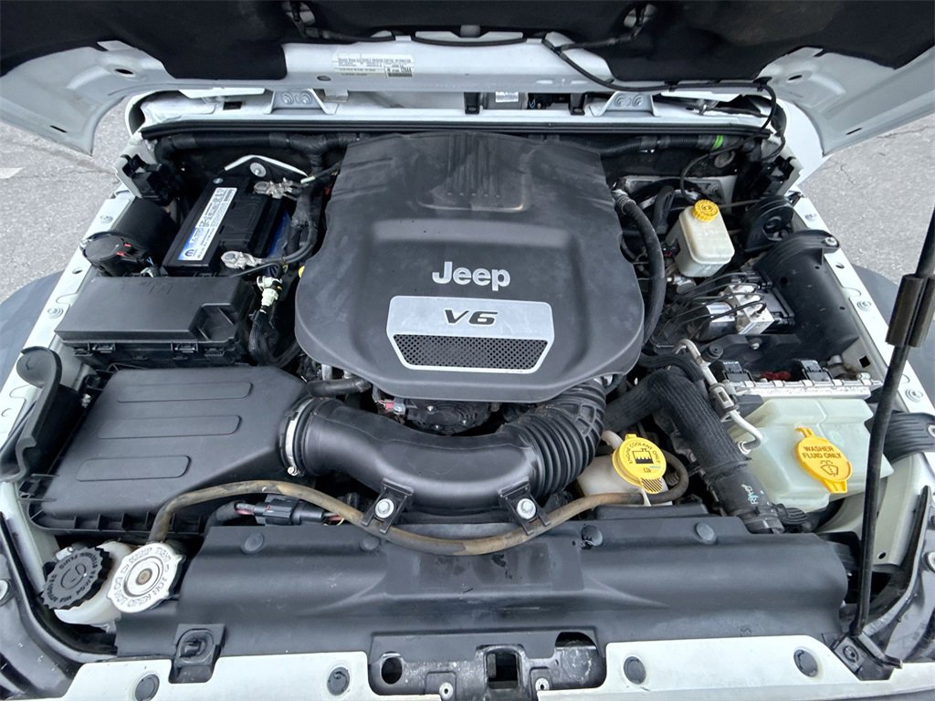 Used 2015 Jeep Wrangler Rubicon w/ Power Convenience Group image 17