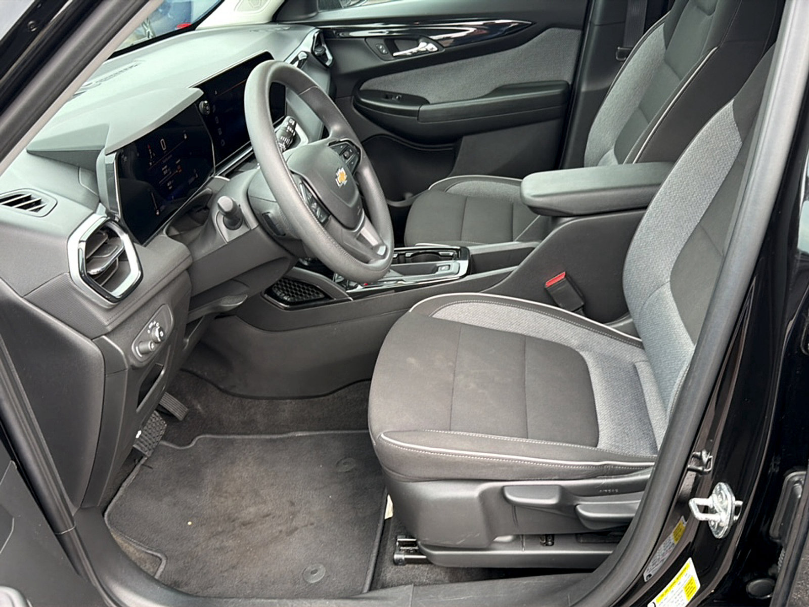 Used 2024 Chevrolet TrailBlazer LT FWD image 12