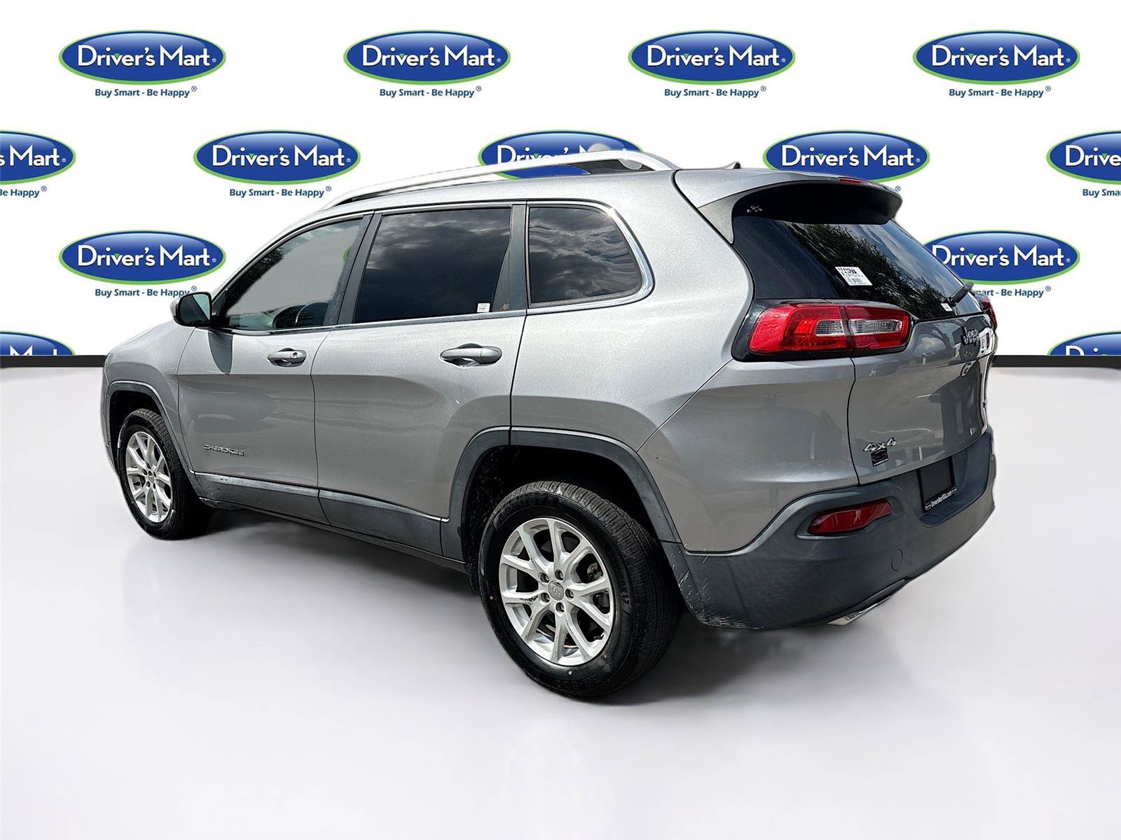 Used 2017 Jeep Cherokee Latitude w/ Cold Weather Group AWD/4WD image 5