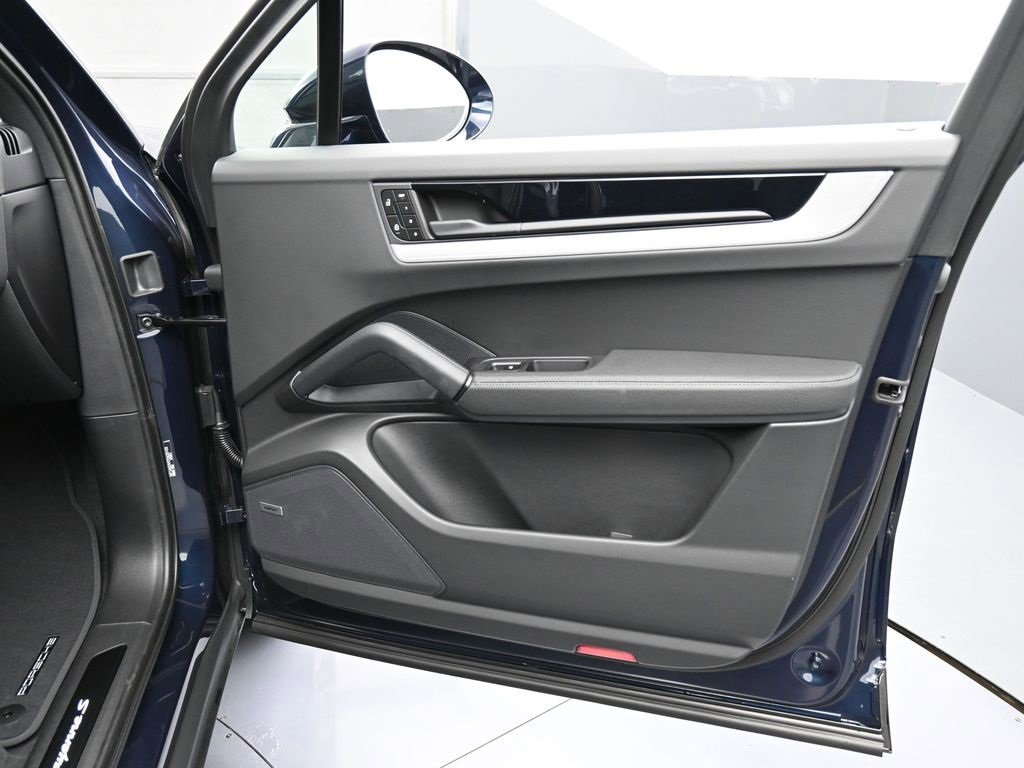 New 2026 Porsche Cayenne S image 29