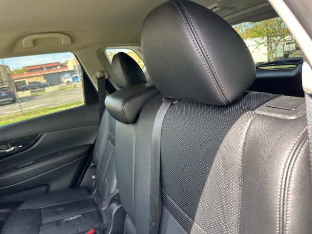 Used 2019 Nissan Rogue SL AWD/4WD image 16