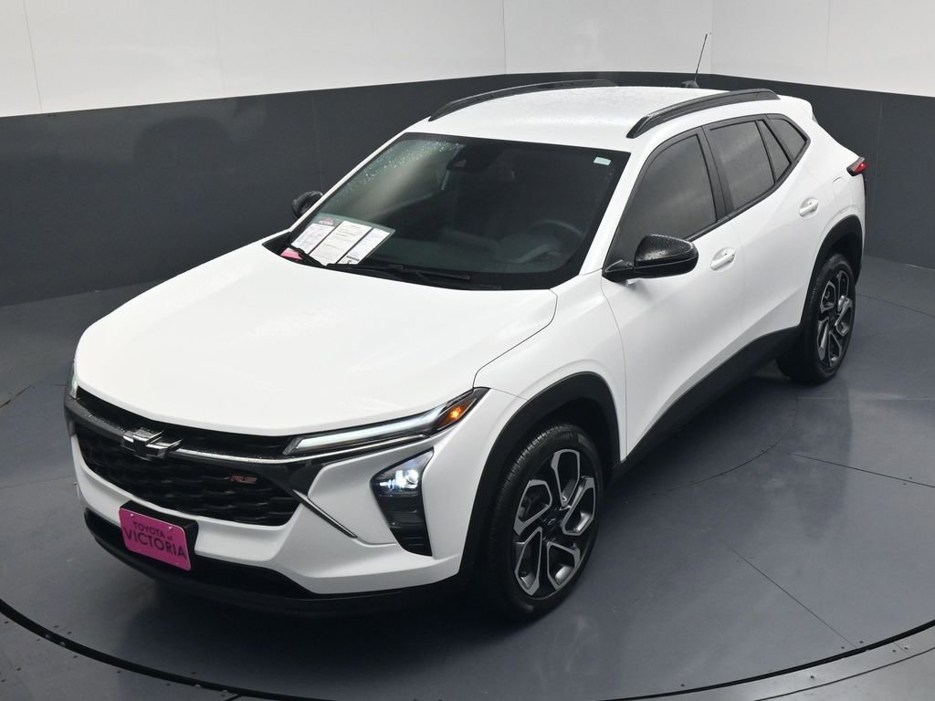Used 2025 Chevrolet Trax RS FWD image 16