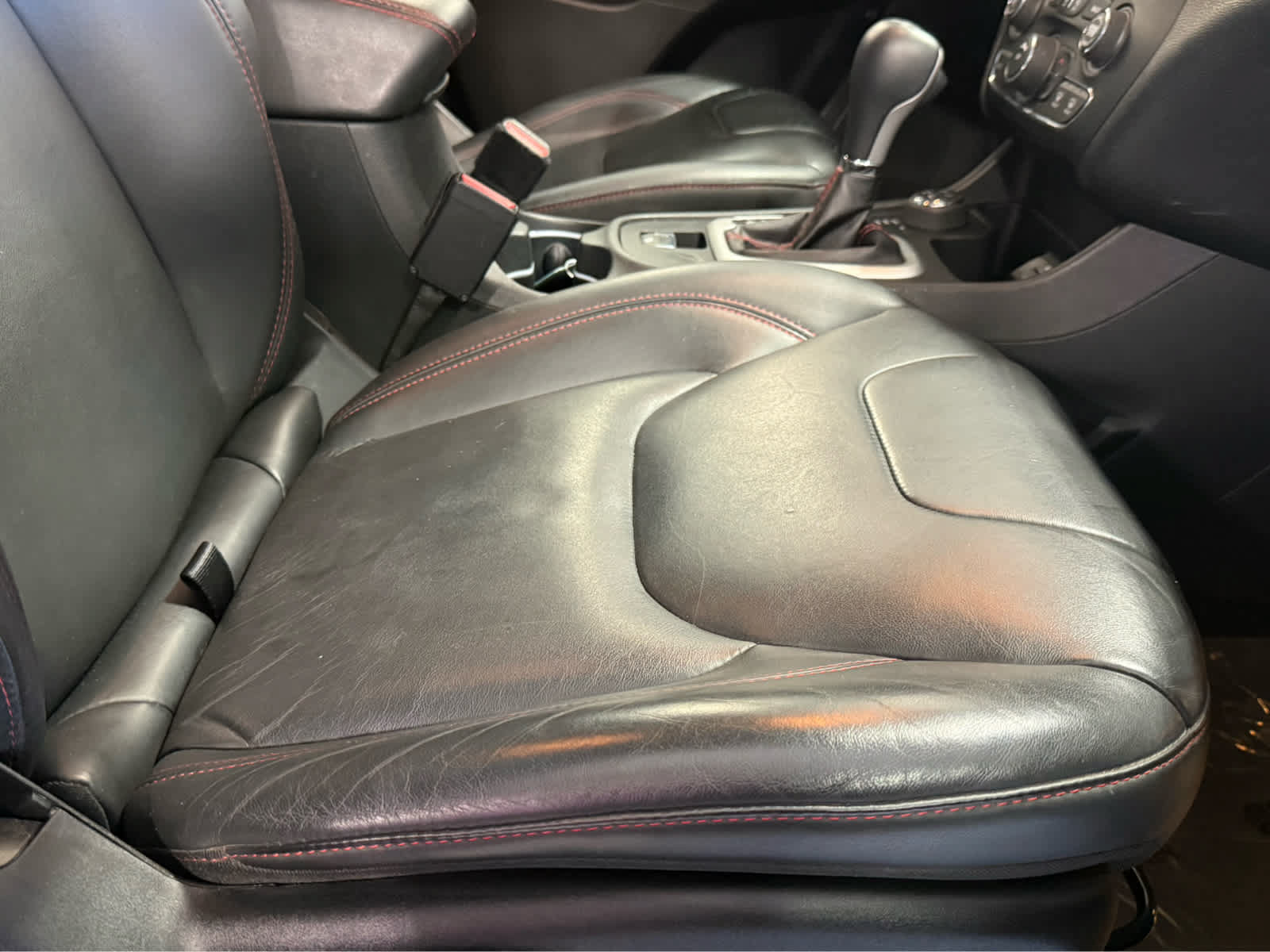 Used 2015 Jeep Cherokee Trailhawk w/ Leather Interior Group AWD/4WD image 41