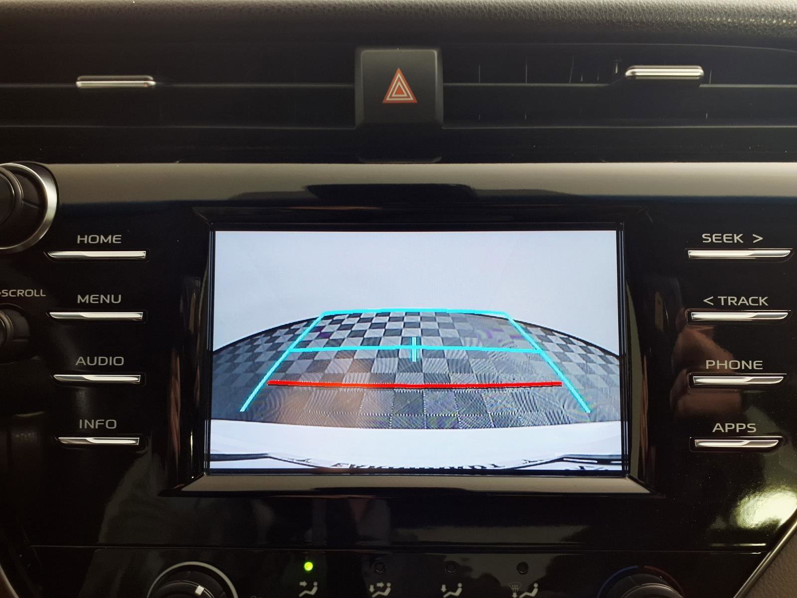 Used 2018 Toyota Camry LE FWD image 19