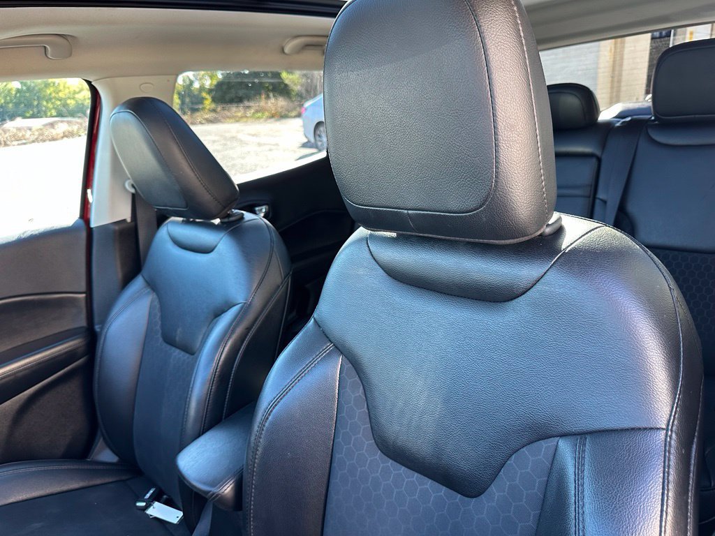 Used 2019 Jeep Compass Latitude FWD image 14