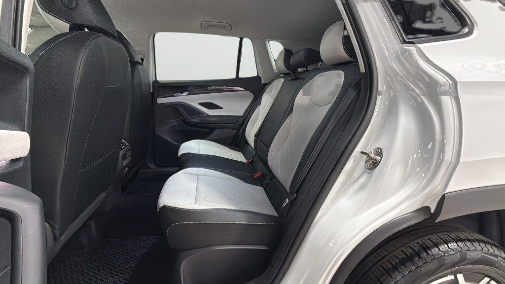 Certified 2025 Volkswagen Tiguan SE AWD/4WD image 28