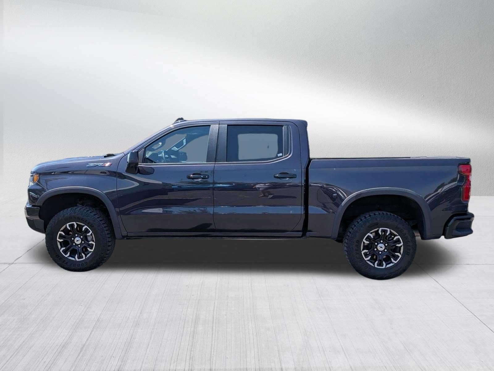 Used 2022 Chevrolet Silverado 1500 ZR2 w/ Technology Package AWD/4WD image 2