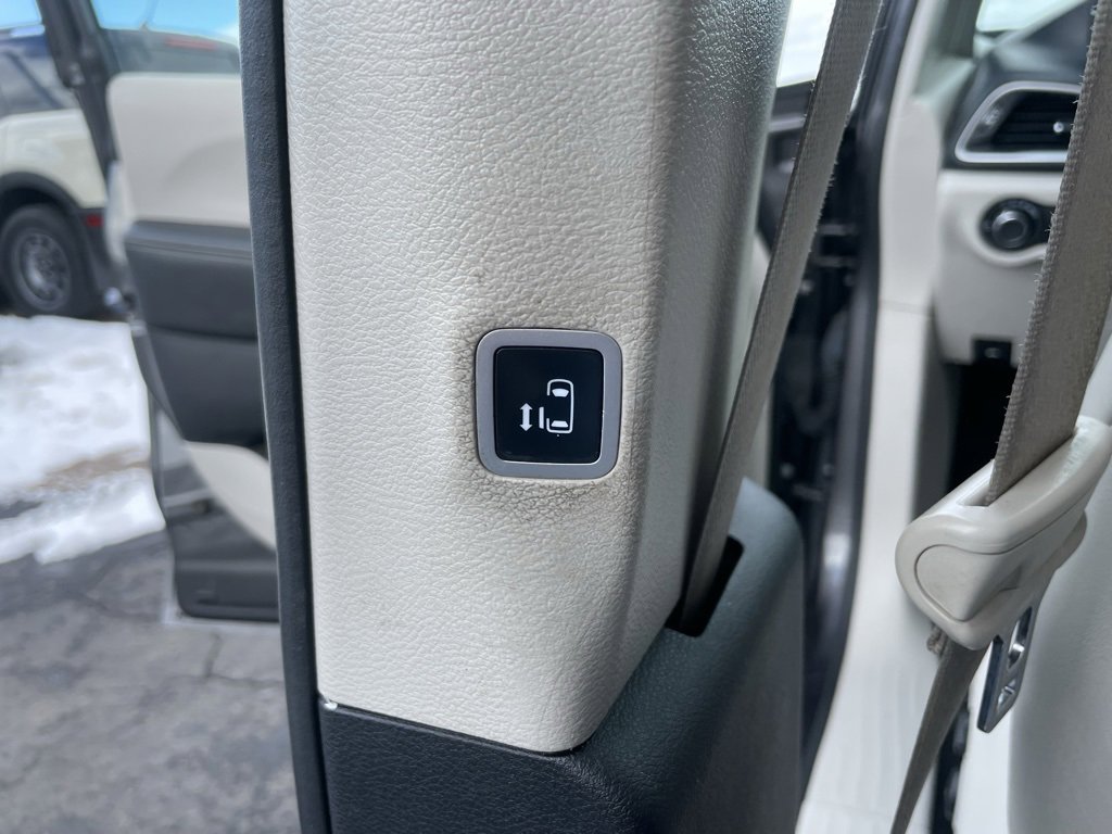 Used 2021 Chrysler Voyager Lxi image 55