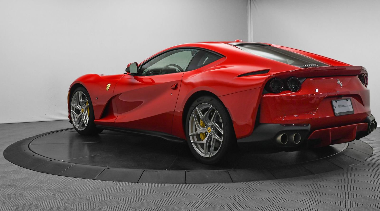 Used 2018 Ferrari 812 Superfast RWD image 5