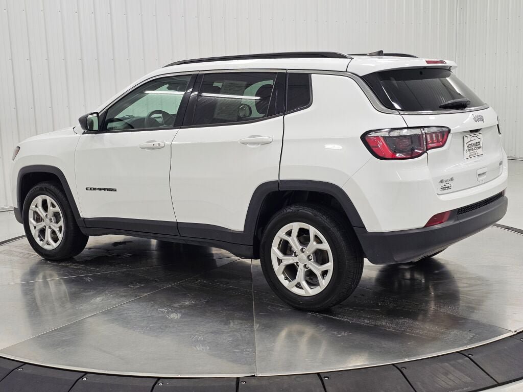 Used 2024 Jeep Compass Latitude AWD/4WD image 3