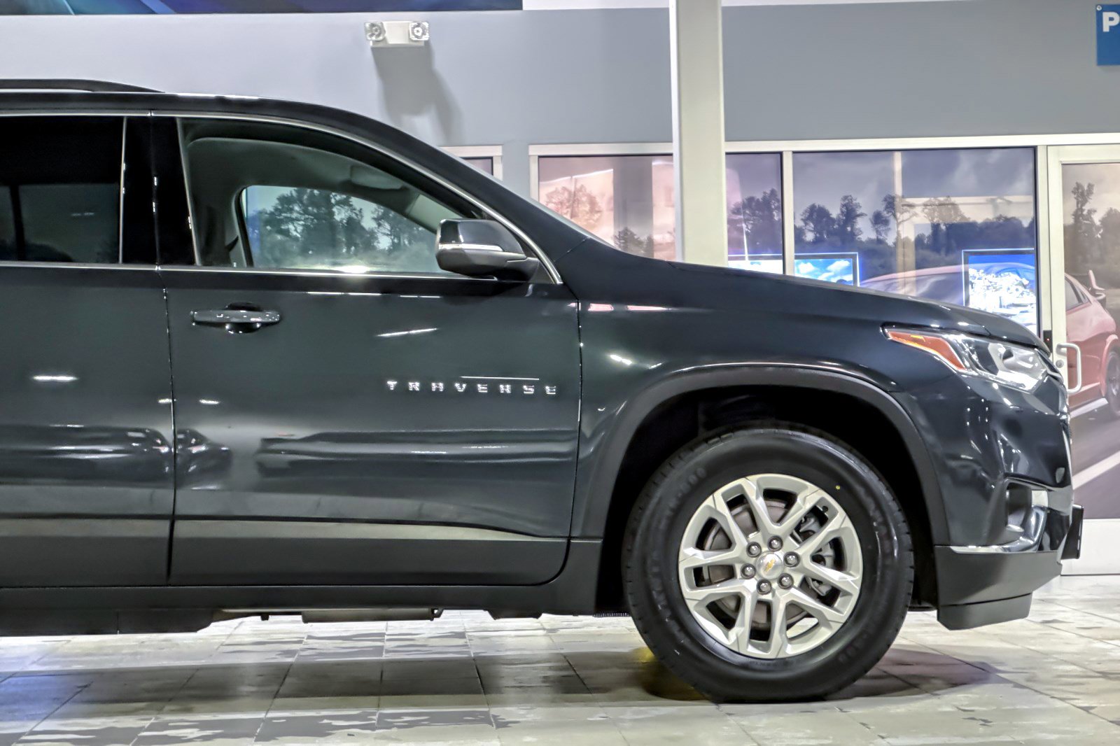 Used 2021 Chevrolet Traverse LT image 35