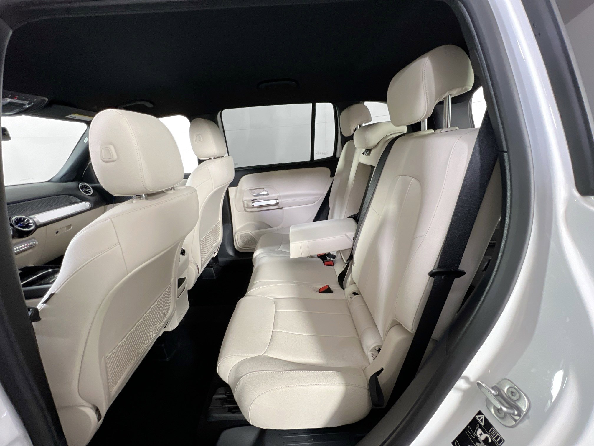 Used 2024 Mercedes-Benz GLB 250 4MATIC image 23