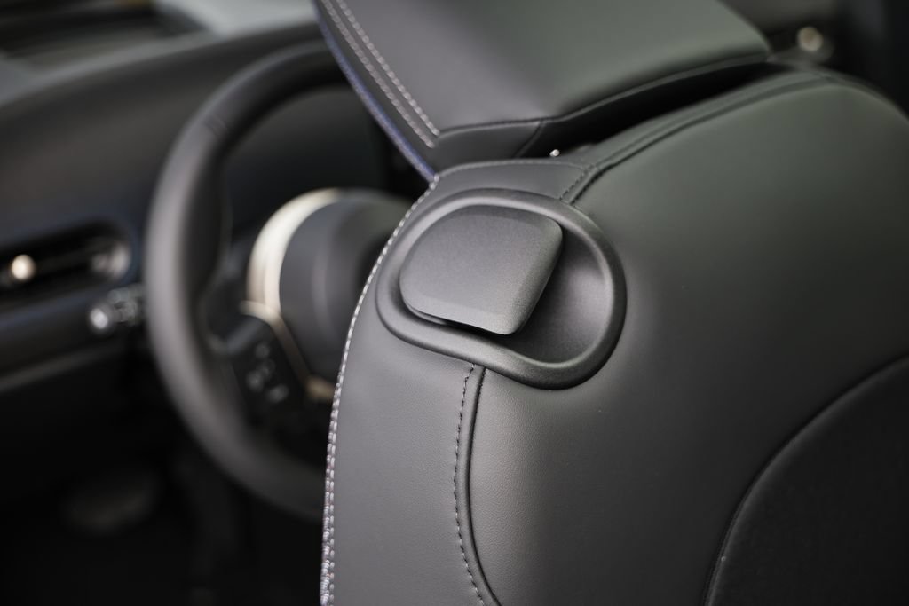 New 2026 MINI Cooper 2-Door Hardtop FWD image 23