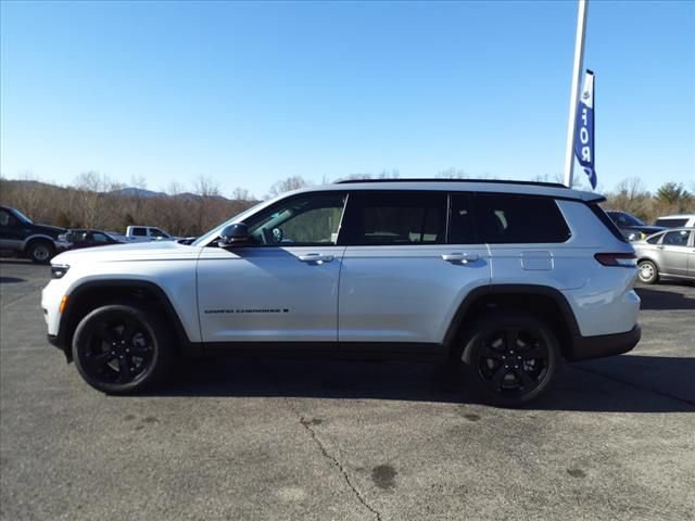 New 2025 Jeep Grand Cherokee L Limited w/ Black Appearance Package AWD/4WD image 2