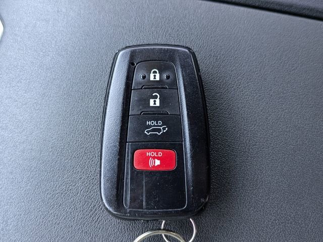 Used 2022 Toyota Highlander XSE FWD image 31