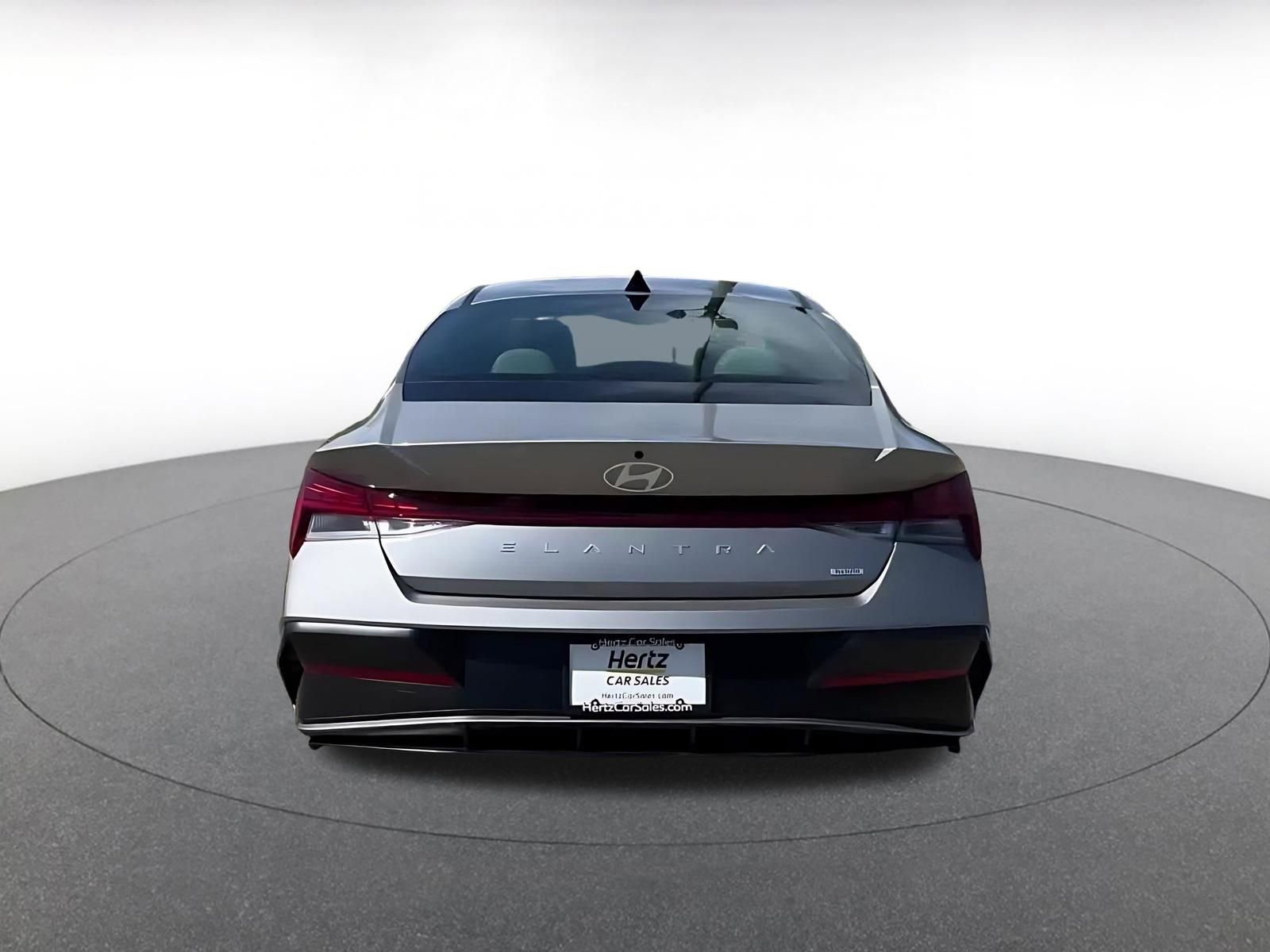 Used 2025 Hyundai Elantra Limited image 12