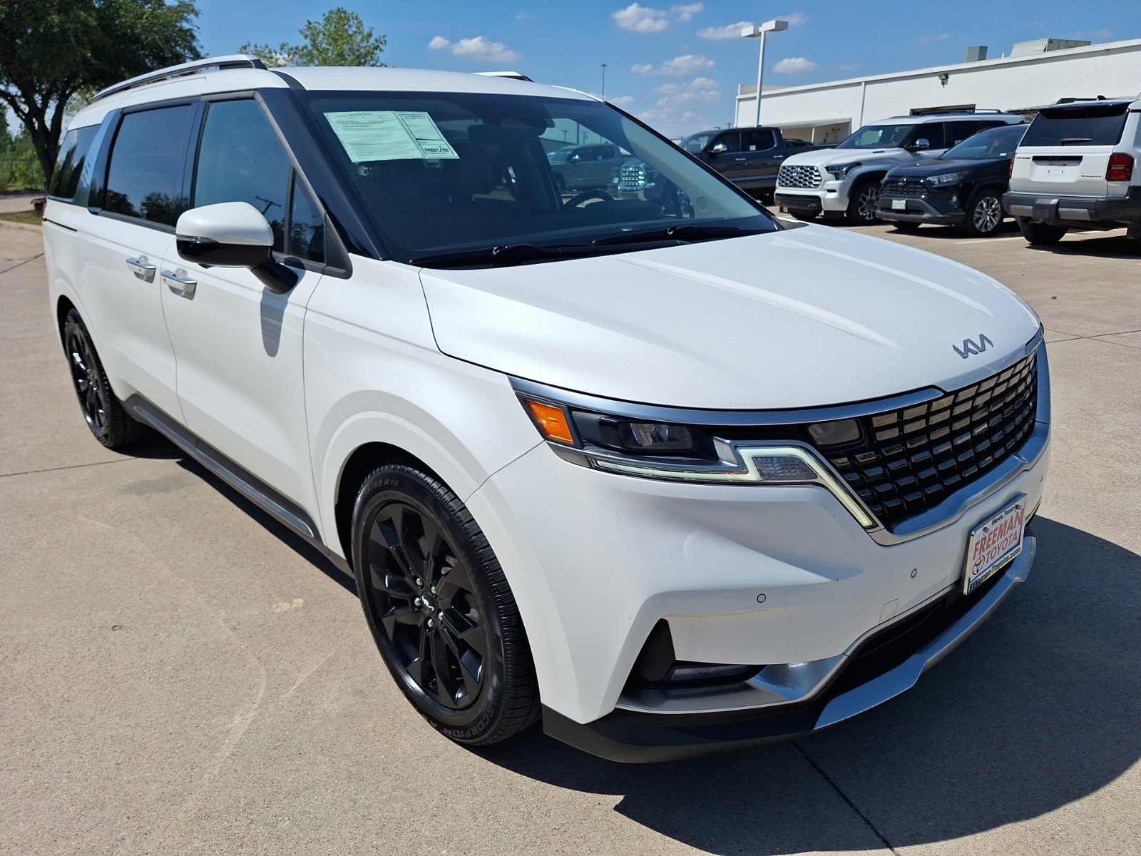 Used 2022 Kia Carnival SX FWD image 8