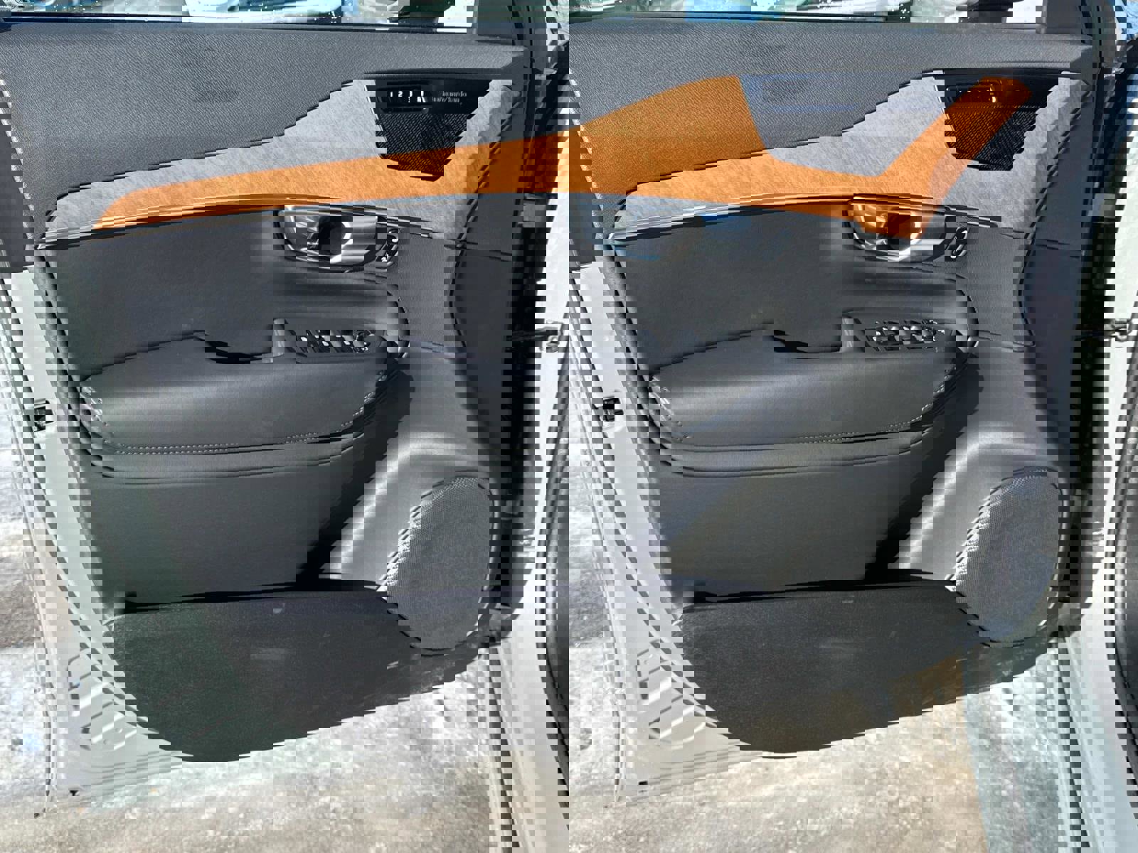 Certified 2024 Volvo XC90 T8 Plus w/ Protection Package Premier image 16