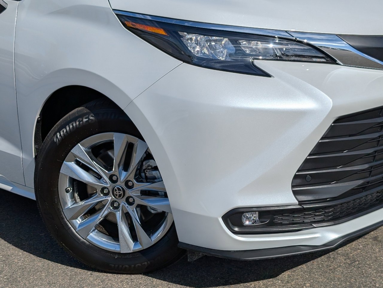 Used 2025 Toyota Sienna XLE w/ XLE Plus Package image 11