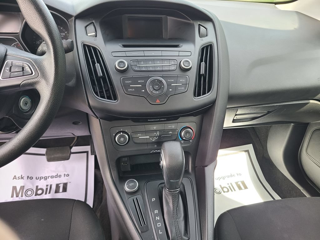 Used 2017 Ford Focus SE FWD image 25